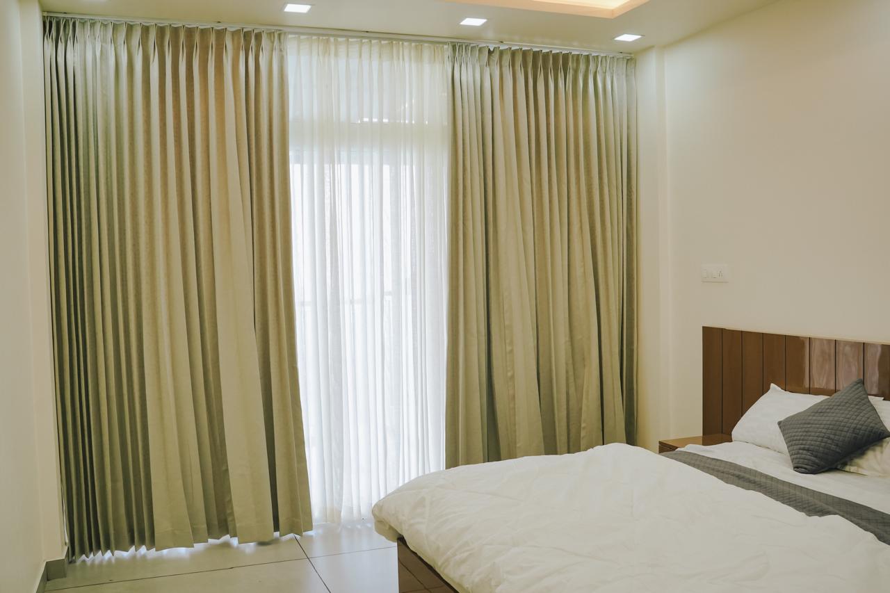 Bedroom with garden view